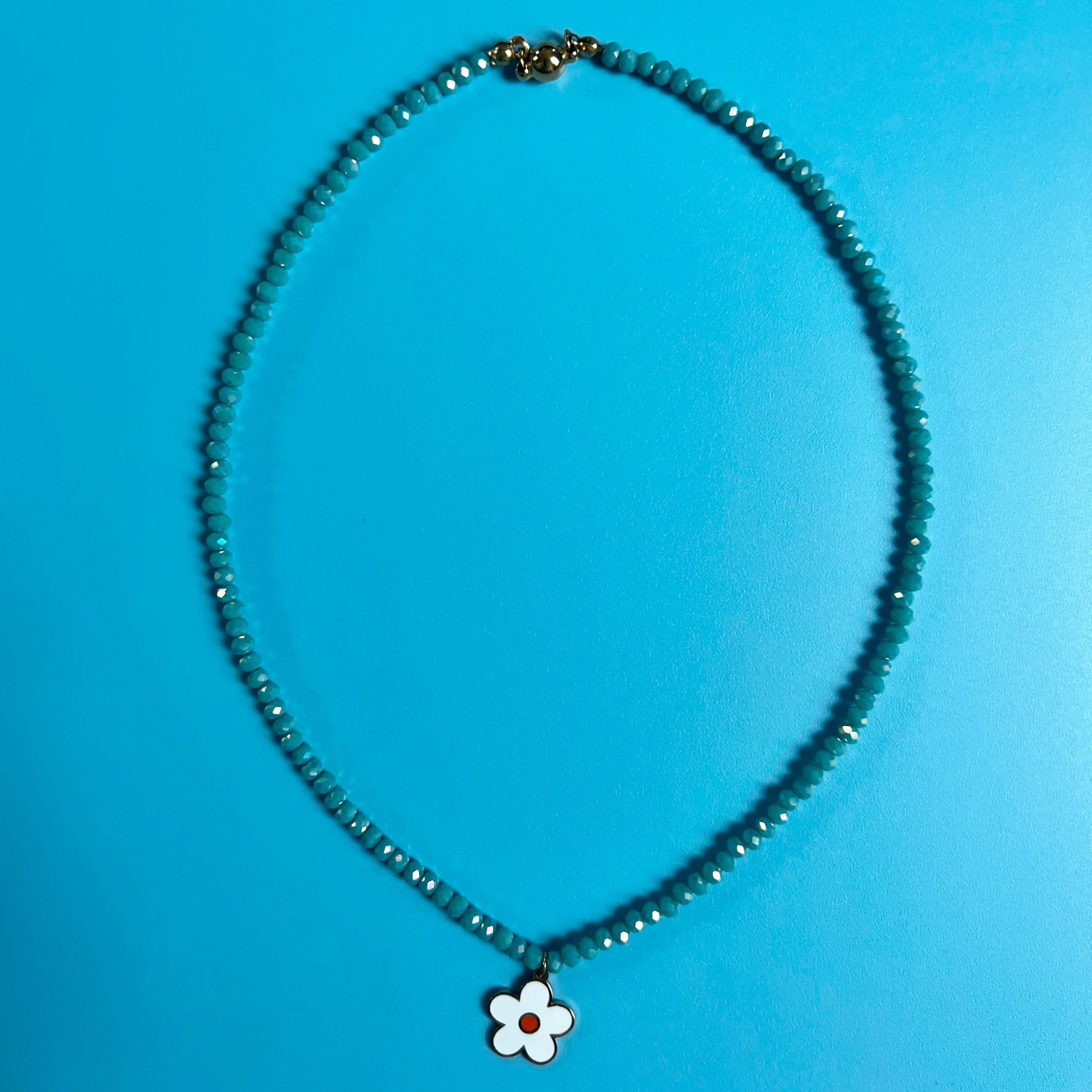 daisy beaded necklace with magnetic closure